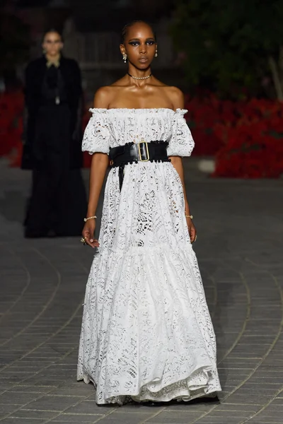 Look 19